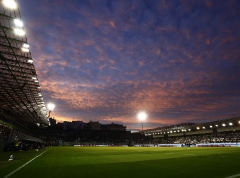 Συνελήφθη πατέρας που έδωσε φωτοβολίδες στο ανήλικο παιδί του σε ματς του Παναθηναϊκού
