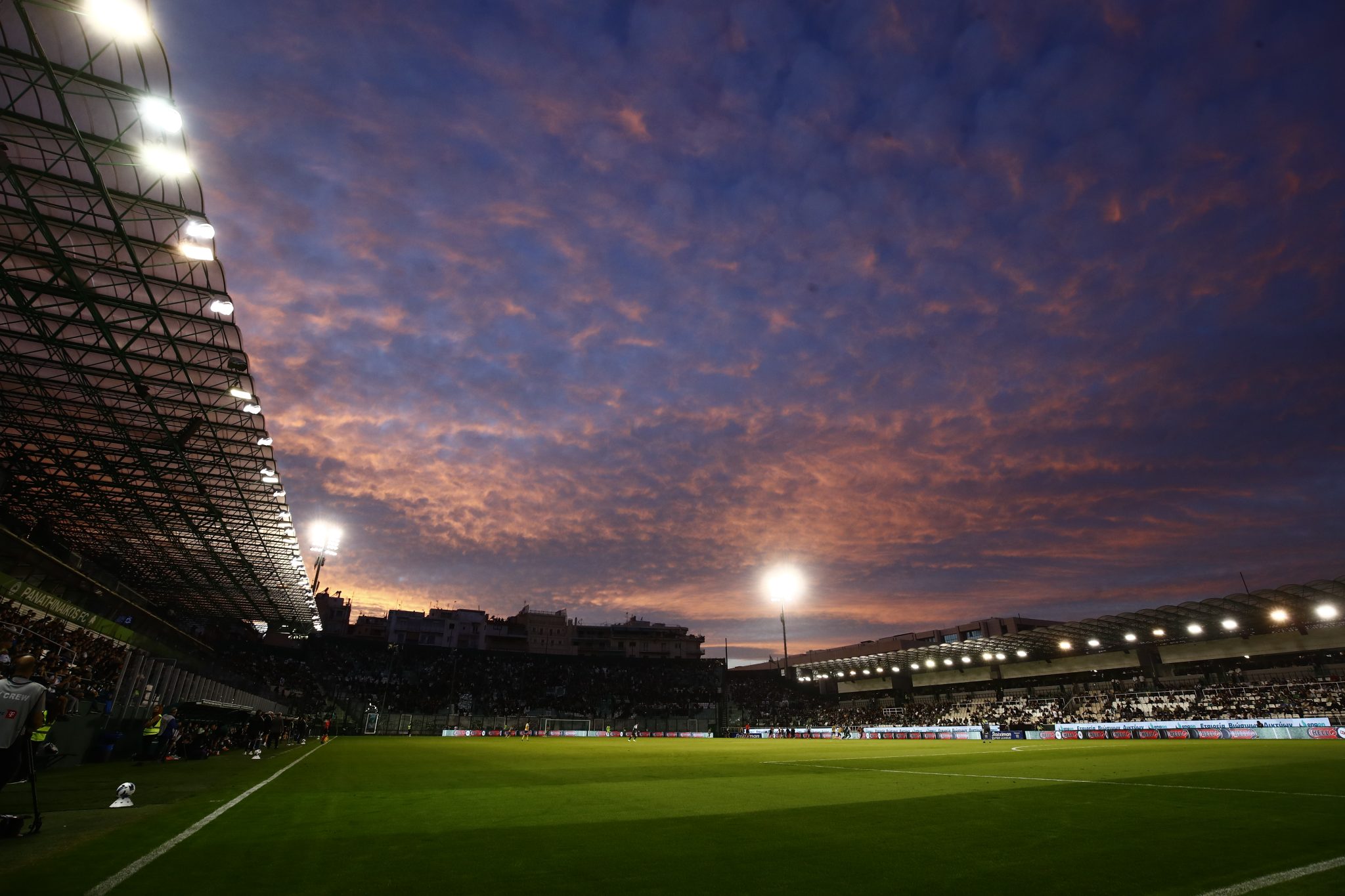 Συνελήφθη πατέρας που έδωσε φωτοβολίδες στο ανήλικο παιδί του σε ματς του Παναθηναϊκού