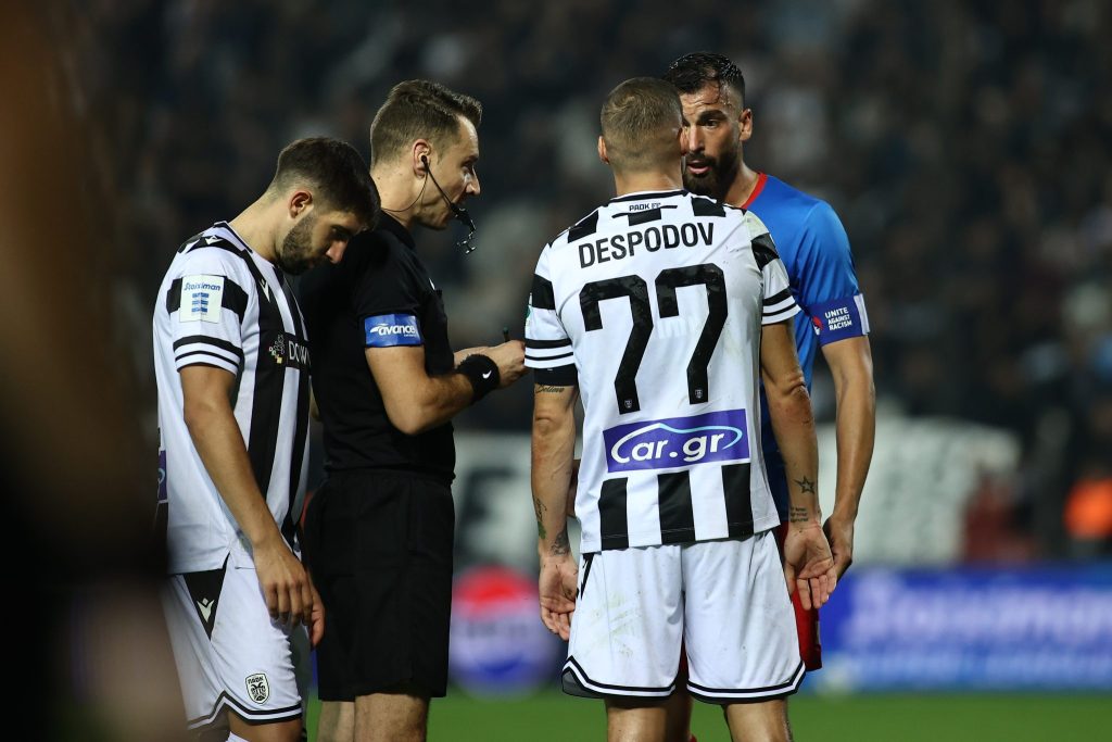 «Σωσίβια» των διαιτητών σε Παναθηναϊκό και ΠΑΟΚ