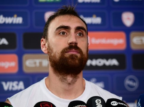 Μιλουτίνοφ: «Πρέπει να δουλέψουμε σκληρά αν θέλουμε να κερδίσουμε»