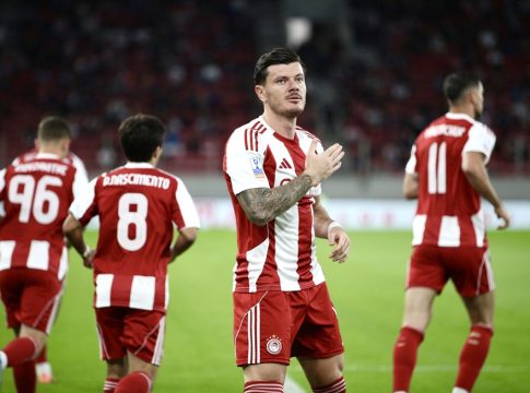 Ο Ολυμπιακός βρίσκει γκολ από στημένα και ο Μεντιλίμπαρ χαμογελά