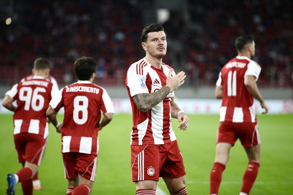 Ο Ολυμπιακός βρίσκει γκολ από στημένα και ο Μεντιλίμπαρ χαμογελά