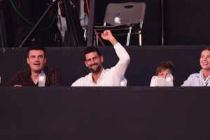 «Τρέλα» Τζόκοβιτς με τον Ολυμπιακό: Τραγούδησε ξανά σύνθημα των ερυθρόλευκων (vid)