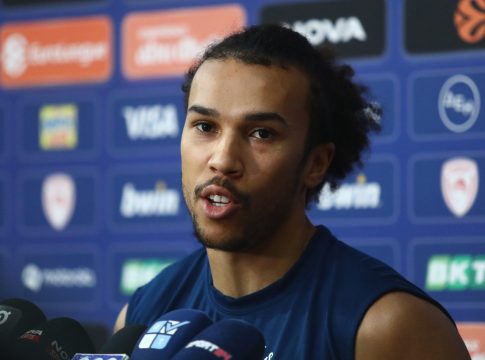 Γουόρντ: «Να ξεκινήσουμε δυνατά με τη Χάποελ και να δούμε πώς θα διατηρήσουμε αυτή την πίεση»