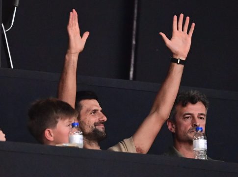 Ξανά στο ΣΕΦ ο Τζόκοβιτς: Αποθεώθηκε από τους φιλάθλους και τραγούδησε σύνθημα του Ολυμπιακού μαζί τους
