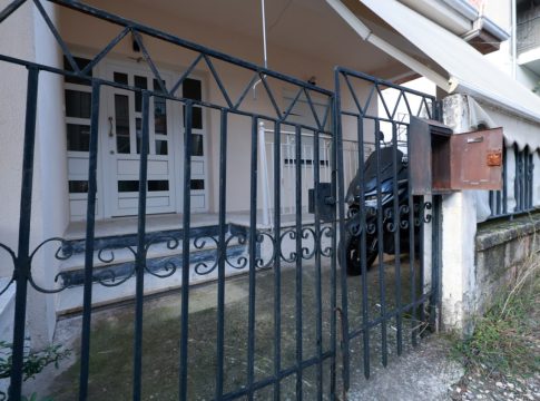 Τρίκαλα: Απολογείται σήμερα ο 18χρονος που έπνιξε τη μητέρα του