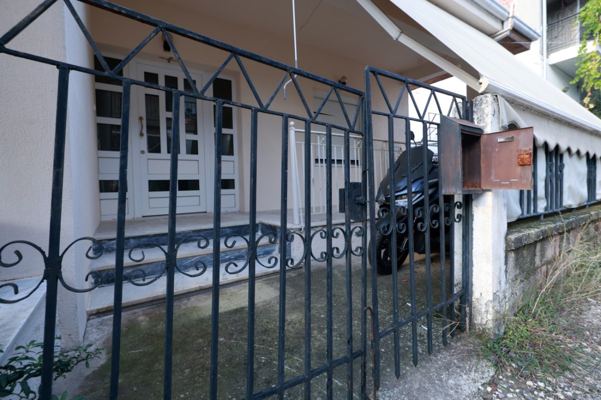 Τρίκαλα: Απολογείται σήμερα ο 18χρονος που έπνιξε τη μητέρα του