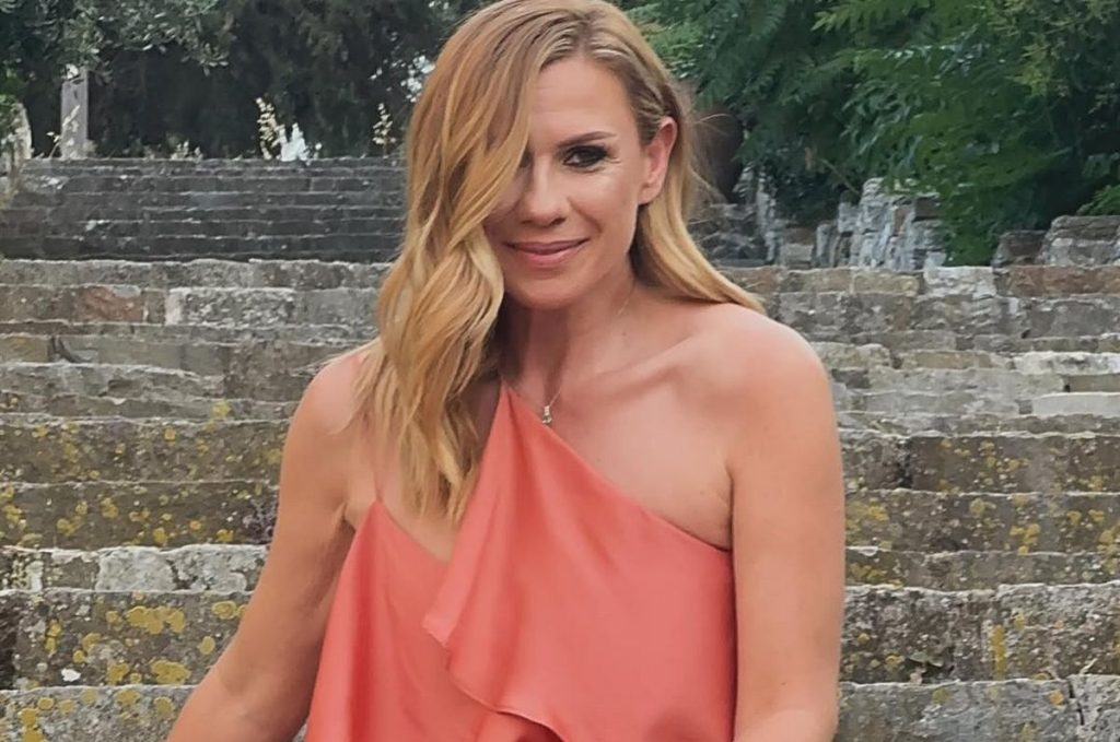 «Μα, τι είναι αυτά που μου λέτε; Έρχομαι σε πολύ δύσκολη θέση» – Έξαλλη η Κατερίνα Καραβάτου με δημοσιογράφο