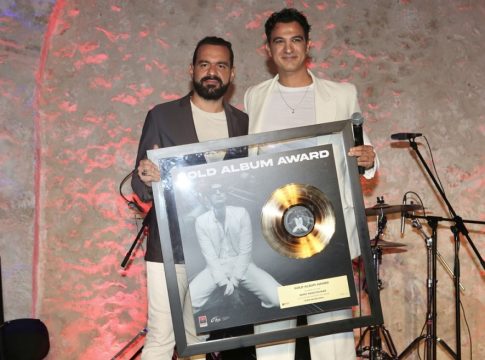 Δήμος Αναστασιάδης: Η χρυσή απονομή για το album του, λίγες ώρες μετά τη γέννηση του γιου του