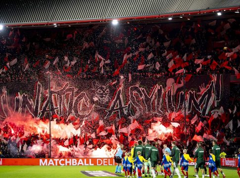 Η UEFA τιμώρησε τη Φέγενορντ για τα πυροτεχνήματα στο ματς με τον Παναθηναϊκό