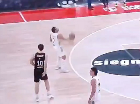 Απίστευτο εύστοχο «no look» σουτ του Καμπάτσο πίσω από το κέντρο (vid)