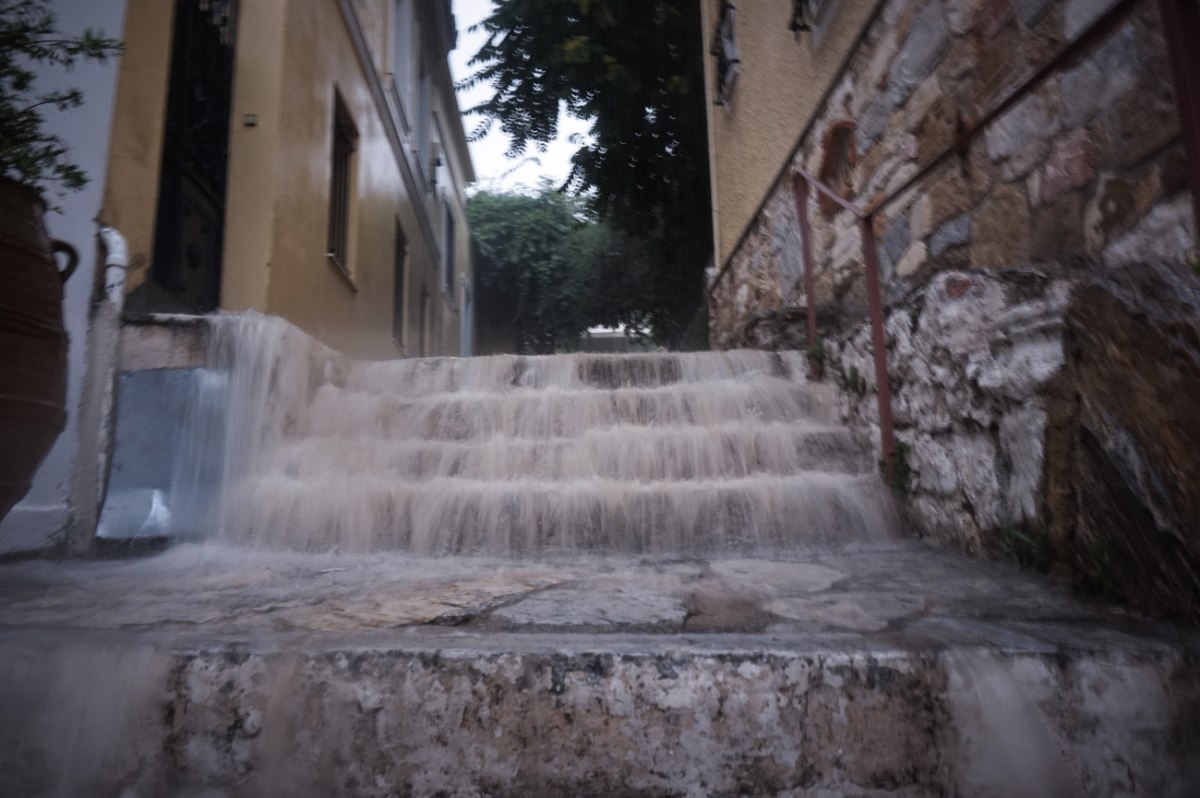 Έρχεται η «Barbara» με βροχές, καταιγίδες, χαλάζι – Βουτιά της θερμοκρασίας έως 8 βαθμούς