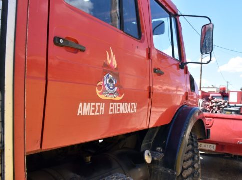 Μεγάλη φωτιά σε επιχείρηση στον Ασπρόπυργο