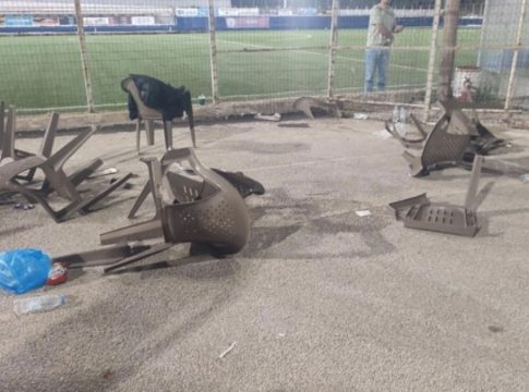 Επεισόδια σοκ στην ΕΠΣ Αχαΐας: Οπαδός υπέστη έμφραγμα προσπαθώντας να προστατέψει το παιδί του
