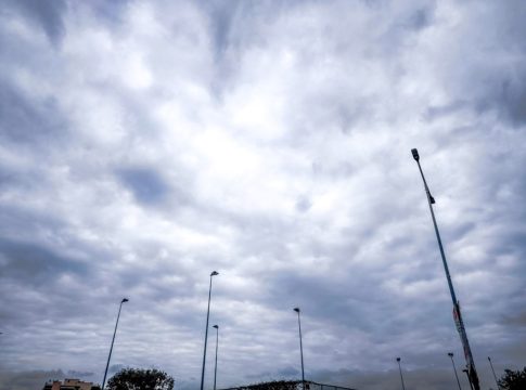 Καιρός: Διαταραχή εξπρές με βροχές, καταιγίδες αλλά και 30αρια