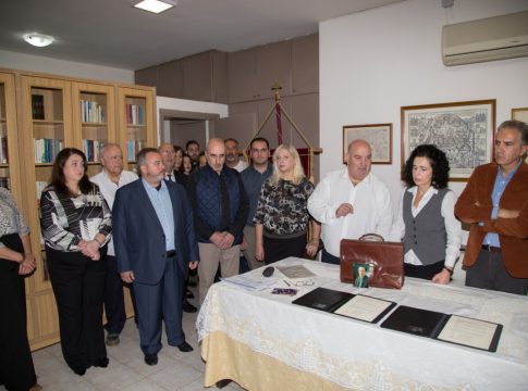 Η οικογένεια του Μιχάλη Χαραλαμπίδη δώρισε μια «ζωντανή κληρονομιά» του – Πού θα εκτίθενται αντικείμενά του