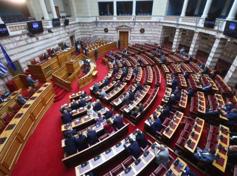 Βουλή – 13ωρο: «Οχι» της αντιπολίτευσης στο εργασιακό νομοσχέδιο