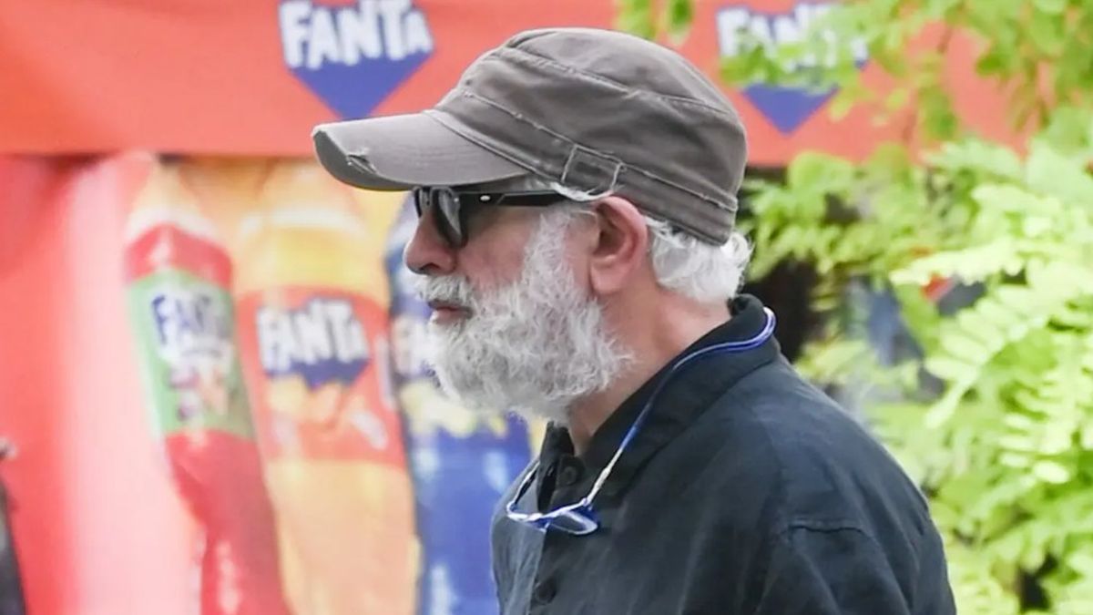 Πέτρος Φιλιππίδης: Αγνώριστος και φανερά αδυνατισμένος στο κέντρο της Αθήνας – Η πρώτη του έξοδος μετά τη φωτιά στο σπίτι του (pics)