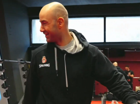 Ο Σπανούλης επέστρεψε στο ΣΕΦ και μίλησε με Φαλ και Βεζένκοφ (vid)