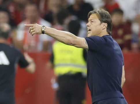 Η «Marca» αποθεώνει τη δουλειά του Αλμέιδα στη Σεβίλλη: «Ανέστησε την ομάδα – Κάθε ομιλία του είναι ένα μάθημα ζωής» (vid)