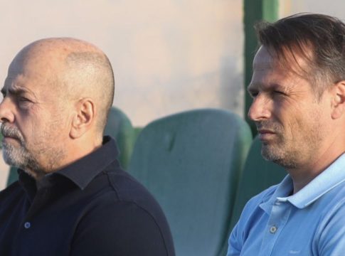 Το ντέρμπι που έγραψε ιστορία: Ο ιδιοκτήτης και ο τεχνικός διευθυντής που δεν μπορούν να δουν από κοντά την ομάδα τους