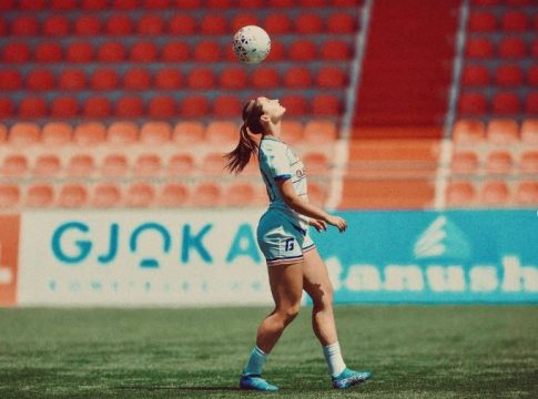 Ποδοσφαιρίστρια… τρελαίνει κόσμο και καταγγέλλει παίκτες της Εθνικής