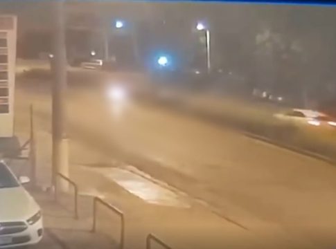Βίντεο ντοκουμέντο από το σοκαριστικό τροχαίο στην Αργυρούπολη όπου έχασαν τη ζωή τους δύο νέοι