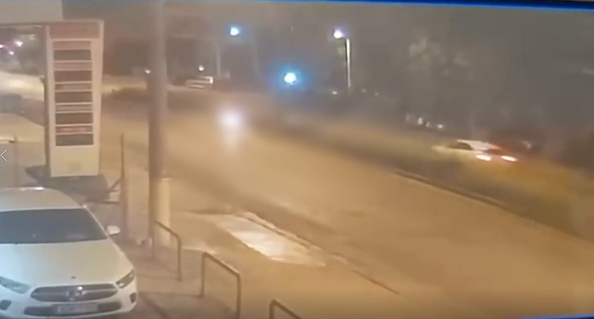 Βίντεο ντοκουμέντο από το σοκαριστικό τροχαίο στην Αργυρούπολη όπου έχασαν τη ζωή τους δύο νέοι
