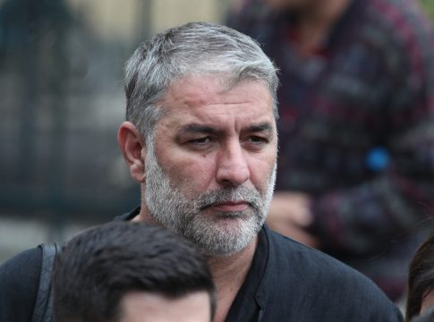 Νέα «κεραμίδα» για τον Βασίλη Μπισμπίκη – Η γυναίκα που τον… έκαψε δημόσια! (vid)