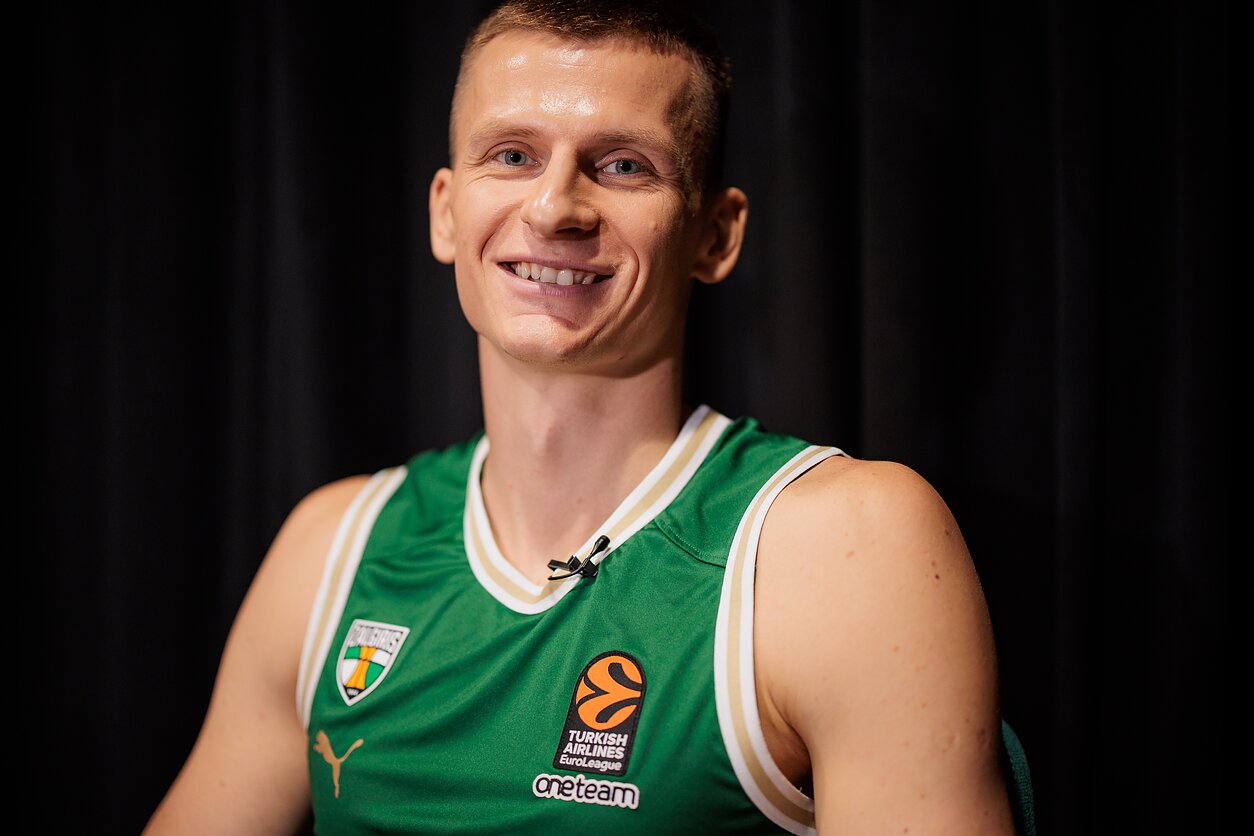 «Καυτός» Μπουτκεβίτσιους στο πρώτο ημίχρονο απέναντι στην Αρμάνι (vid)