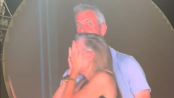 Ο CEO της Astronomer που έγινε viral από την kiss cam των Coldplay είναι ξανά μαζί με τη γυναίκα του