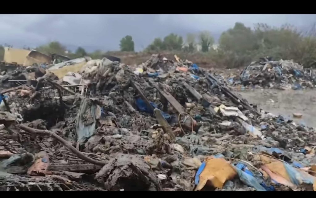 Φωτογραφίες σοκ από την απόθεση ζωικών αποβλήτων δημοσίευσε ο Δήμος Αρταίων