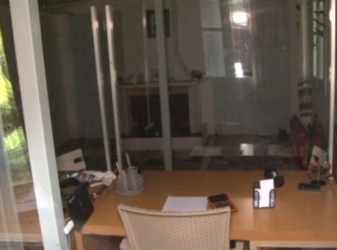 Κλιμάκιο του Ανθρωποκτονιών στη Φοινικούντα – Σφίγγει ο κλοιός για το διπλό φονικό – Το μυστήριο και τα κενά στις καταθέσεις