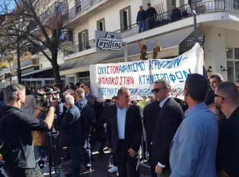 Γρεβενά: Κινητοποίηση αγροτών στην παρέλαση