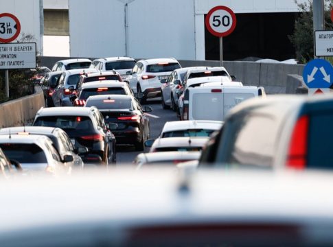 Έπεσε τσιμέντο στην Αττική Οδό – Καθυστερήσεις στην έξοδο για Λαμία