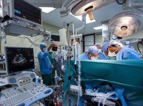 Ιατρικά λάθη: Εξουθένωση και υποστελέχωση μεταξύ των παραγόντων για τα απανωτά περιστατικά