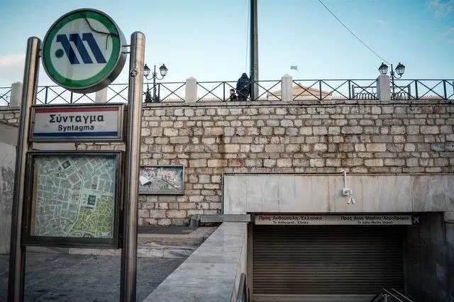 28η Οκτωβρίου: Κλειστός ο σταθμός του Μετρό στο Σύνταγμα με εντολή της ΕΛ.ΑΣ. – Αλλαγές και στις γραμμές του Τραμ