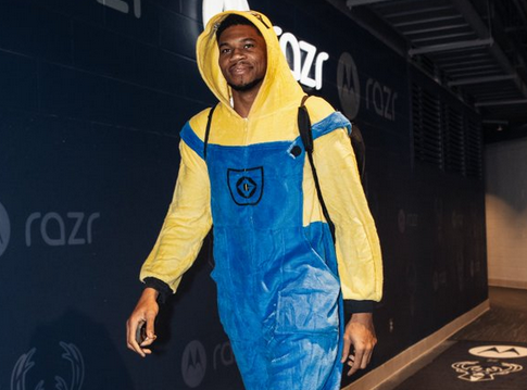 «Είναι το ψηλότερο minion που έχετε δει ποτέ»: O Γιάννης Αντετοκούνμπο γιόρτασε το Halloween (pic)