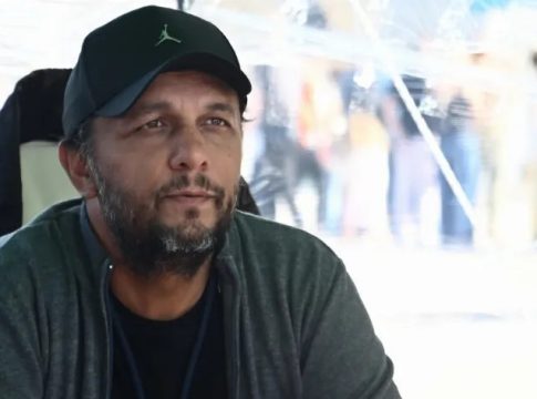 Μόλις μαθεύτnκε ποιος σπουδαίος Έλληνας τραγουδιστής επισκεπτόταν στα κpυφά τον Πάνο Ρούτσι τα βράδια