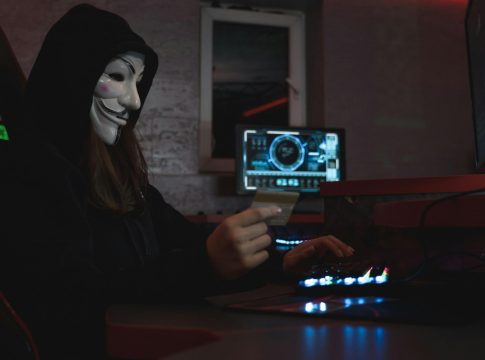 Πώς η Τεχνητή Νοημοσύνη ενισχύει τις κυβερνοεπιθέσεις – Ποιες εταιρείες είναι οι «αγαπημένες» των χάκερς