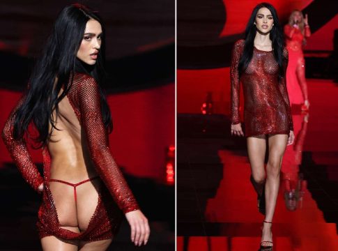 «Φωτιά στα κόκκινα»: Η Αμέλια Γκρέι τράβηξε τα βλέμματα στην πασαρέλα με ένα… κορδόνι (pics, vids)