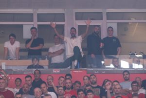 Απίθανο βίντεο: Ο Τζόκοβιτς τραγούδησε σύνθημα του Ολυμπιακού σε ματς του Ερυθρού Αστέρα