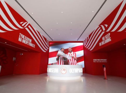Ο Ολυμπιακός επισκέφθηκε το θρυλικό Μουσείο – Συγκίνηση και…χαμός για την ταινία του Conference League  (pic, vid)