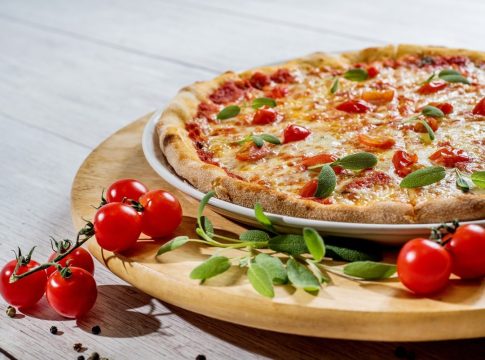 Κλείνουν δεκάδες καταστήματα της Pizza Hut στη Βρετανία – Βρίσκεται στο χείλος της πτώχευσης