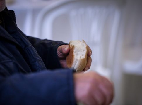 ΕΛΣΤΑΤ: Περισσότεροι Έλληνες με μειωμένη πρόσβαση στην τροφή – Το 7% πείνασε το 2024