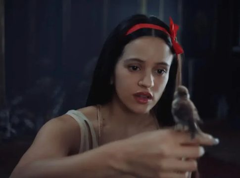 H Rosalía και η Björk ενώνουν τις φωνές τους στο «Berghain» και η όπερα αγκαλιάζει την avant-pop