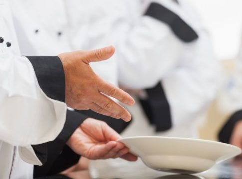 Συνελήφθη γνωστός τηλεοπτικός σεφ για χρέη προς το Δημόσιο