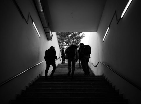 Αιγάλεω: Άγριο ξύλο στο προαύλιο σχολείου – Στο νοσοκομείο κατέληξε 16χρονη