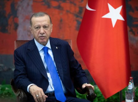 Τουρκία και Ιράκ απείλησαν να μην πάνε στη Σύνοδο αν εμφανιζόταν ο Νετανιάχου – Ο Ερντογάν έκανε κύκλους πάνω από την Αίγυπτο