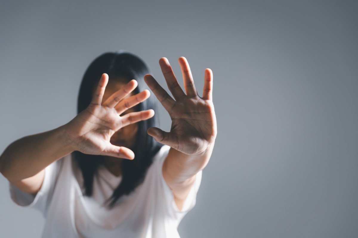 Ηράκλειο: Ξυλοκόπησε άγρια τη σύντροφό του και εξαφανίστηκε